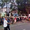 Sempat Memanas, Massa Aksi di depan Kantor KPU RI Akhirnya Bubar Jalan