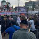 Massa Geruduk Gedung DPR Suarakan 15 Tuntutan
