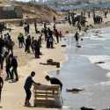 12 Warga Gaza Tewas Tenggelam Saat Meraih Bantuan Udara di Pantai