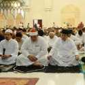 Bersama Ribuan Warga, Pj Gubernur Sumut Salat Iduladha 1445 H di Masjid Agung Medan