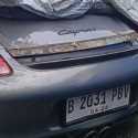 Pengemudi <i>Porsche Cayman</i> Tewas Usai Tabrak Truk di Jalan Tol