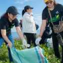 Hari Lingkungan Hidup, PLN UIP Sulawesi Gandeng Berbagai Pihak Bersihkan Pantai Layar Putih