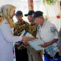 Ratusan Warga Transmigrasi Terima Sertipikat Tanah di Nagan Raya, Aceh
