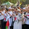 Ribuan Massa Doa Bersama untuk Palestina di Depan Kedubes AS