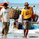 Pasir Laut Dikeruk, Kehidupan Nelayan Ikut Tergerus