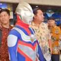 Seperti Kampanye, Caleg Golkar Pakai Kostum Ultraman di Pelantikan Anggota DPR