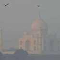 Taj Mahal dan Kuil Emas India Tertutup Kabut Asap Beracun