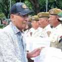 Prajurit dan Anggota Kopassus Terima Bantuan Ikan