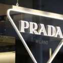 Kesepakatan Akuisisi Kian Dekat, Prada Bakal Beli Versace?