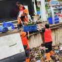 Pasukan Orange Bersihkan Sampah Banjir Kiriman