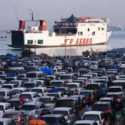 Pelabuhan Merak Dipenuhi Kendaraan sejak Jumat Dini Hari