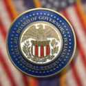 Waspadai Kenaikan Harga Akibat Tarif Impor, The Fed Tahan Suku Bunga