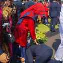 Peraih Adhi Makayasa TNI Sujud di Kaki Sang Ibu Usai Dilantik Prabowo