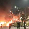 Massa Serang Polres Metro Jaktim Hingga Bakar Mobil