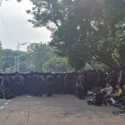 Pendemo DPR Dipukul Mundur ke Gedung Kemenhut