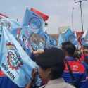 Massa Buruh Geruduk Gedung DPR