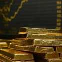 Harga Emas Anjlok Sentuh Level Terendah Tiga Pekan