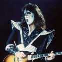 Gitaris Legendaris KISS Ace Frehley Tutup Usia