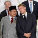 Prabowo Tunjukkan Keakraban dengan Macron di KTT Mesir