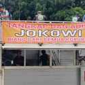 Spanduk Tangkap dan Adili Jokowi Terpasang di KPK