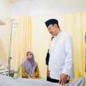 Mensos Gus Ipul Jenguk Korban Ledakan SMA 72 di Rumah Sakit