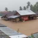 Brimob Bantu Warga Terdampak Bencana Longsor hingga Banjir di Sumut