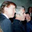 Trump Keukeuh Mengelak Meski Ada Bukti Foto dengan Epstein