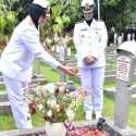 Ziarah ke Makam Ainun Habibie