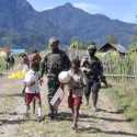 Marinir Dorong Semangat Belajar Anak-anak di Pedalaman Papua