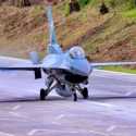 F-16 dan Super Tucano Mendarat Mulus di Ruas Tol JTTS Lampung