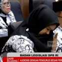 Air Mata Guru Honorer Tumpah saat Rapat Baleg DPR