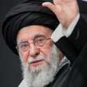 Butuh 30 Bom dan 200 Pesawat Tempur untuk Mensyahidkan Khomenei
