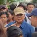 Prabowo Blusukan ke Bantaran Rel Senen, Janjikan Hunian Layak untuk Warga