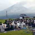 Salat Id Sambil Menikmati Keindahan Gunung Sumbing dan Sindoro