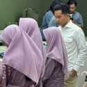 Gibran Ajak Anak Panti Asuhan Belanja Jelang Lebaran