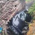 Arahan Google Maps, Mobil Terjun Timpa Rumah Warga