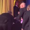 Trump Panik sampai Tersandung Saat Dievakuasi dari Gala Dinner Gedung Putih
