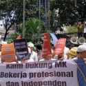 Demonstran: MK Harus Jaga Marwah dan Jangan Takut Tekanan
