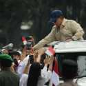 Warga Bandung Rela Hujan-hujanan Demi Sambut Kedatangan Presiden Prabowo