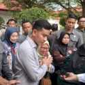 Antusias Warga Pecah saat Gibran Bagikan Kaus Simbol 