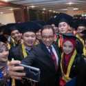Anies Pidato di Prosesi Wisuda UGM, Warganet: Keterlaluan Mulyono Nggak Diundang