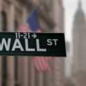 Wall Street Variatif: Nasdaq Terbang Tinggi