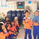 Bank Mandiri Salurkan Ribuan Paket Buku Melalui Program Mandiri Peduli Sekolah