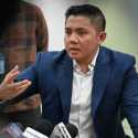 Aneh, Seskab Teddy Tetap Bungkam soal Kritikan Amien Rais