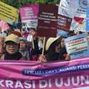 May Day, Kelompok Perempuan Sindir Perayaan Ultah Seskab Teddy