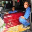 Tangis di Rumah Duka Haerul Saleh, Istri Dipapah Antar Jenazah