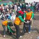 Petugas DLH Gerak Cepat Bersihkan Sampah May Day