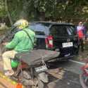 Macet Gegara Jalan Ambles
