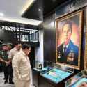 Bersanding dengan Soeharto