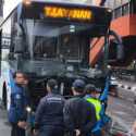 Transjakarta Seruduk Separator di Halte Cikoko, Sopir Luka-luka
